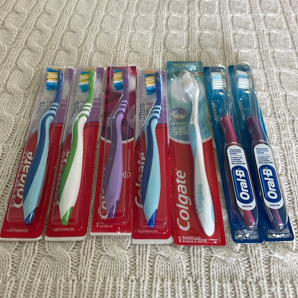 New unused 5 Colgate Wave & 2 Oral B Indicators All soft bristles 7 total in lot - Picture 5 of 7
